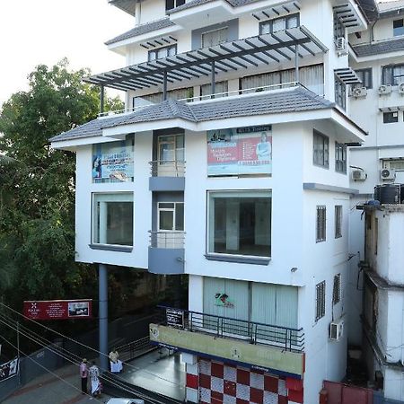 Hazmi Inn Perintalmanna 外观 照片